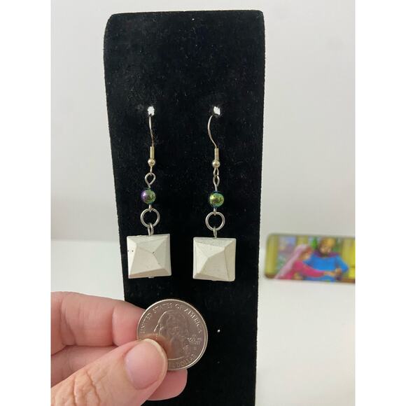 white square earrings - Picture 2 of 4